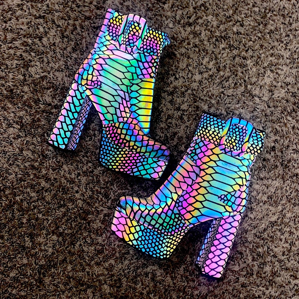 Reflective snakeskin shoes